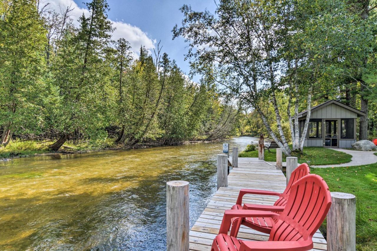 Riverfront Traverse City Cabin Fish, Kayak And Tube 외부 사진