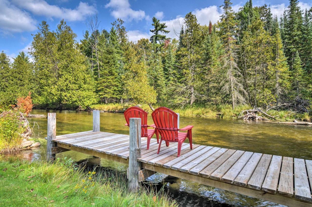 Riverfront Traverse City Cabin Fish, Kayak And Tube 외부 사진